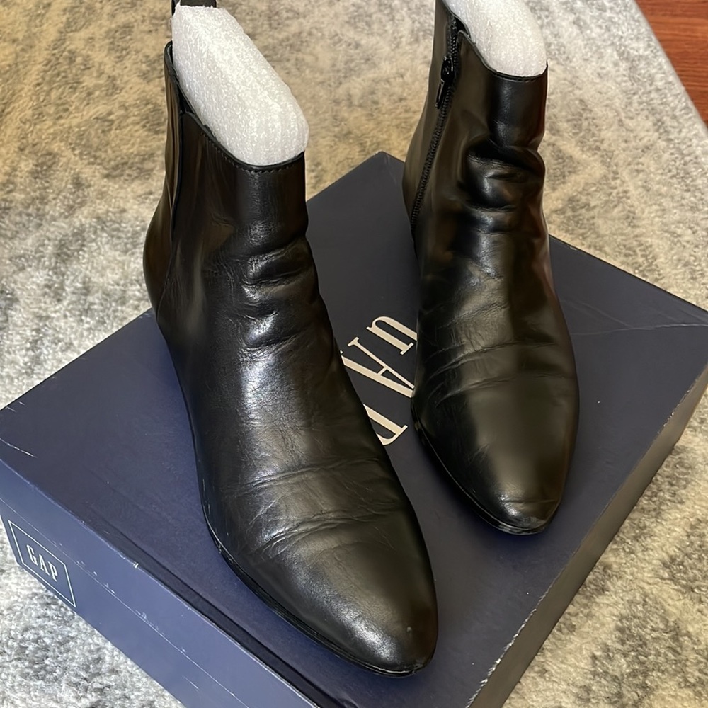 GAP Leather Women’s 8.5 Black Ankle Boots - Original Box